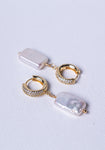 Square pearl fantastic Huggie